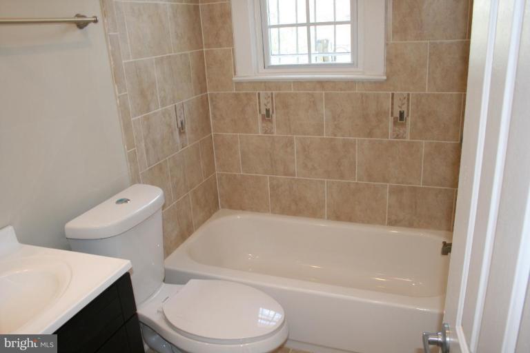 627 11th Street Northeast Washington, DC 20002 - Photo 11 of 14 Bath #2