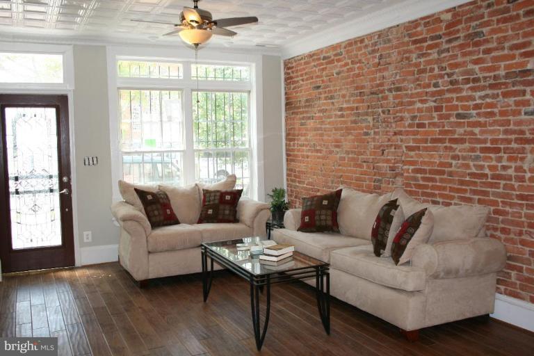 627 11th Street Northeast Washington, DC 20002 - Photo 2 of 14 Living Room
