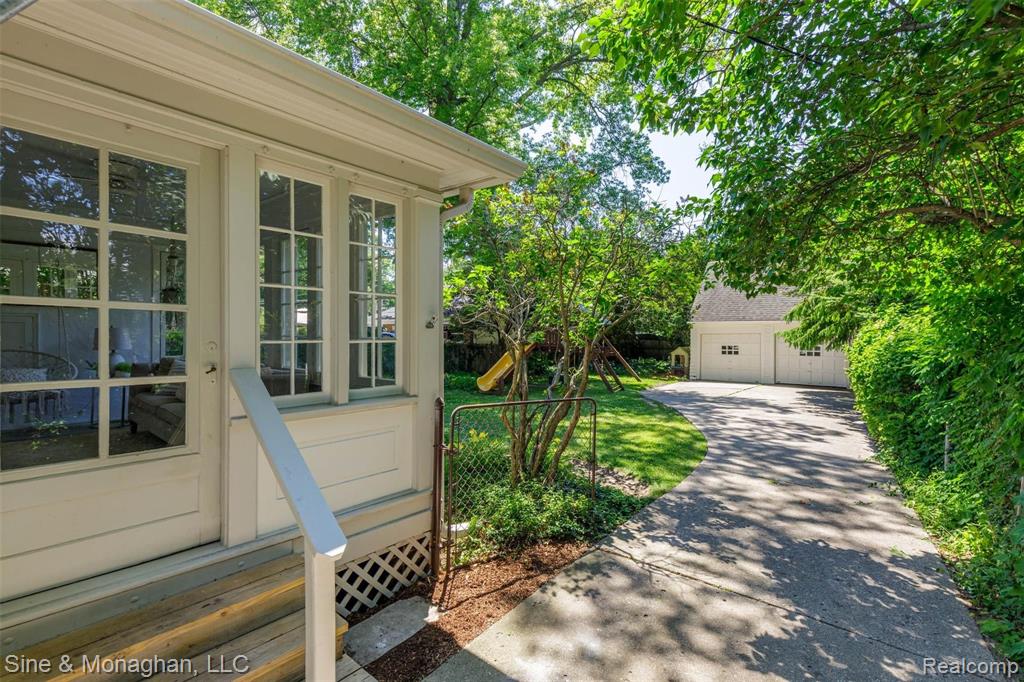 591 Fisher Road Grosse Pointe, MI 48230 - Photo 32 of 35