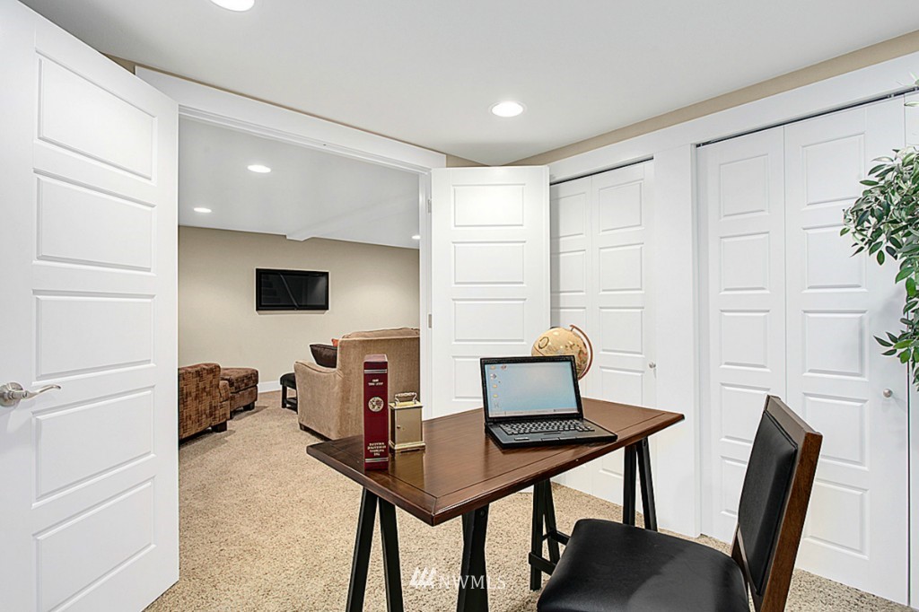 706 North 74th Street Seattle, WA 98103 - Photo 21 of 25 Gallery Image 21