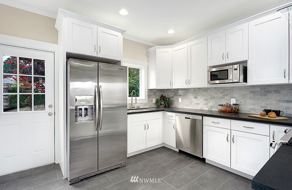 706 North 74th Street Seattle, WA 98103 - Photo 7 of 25 Gallery Image 7