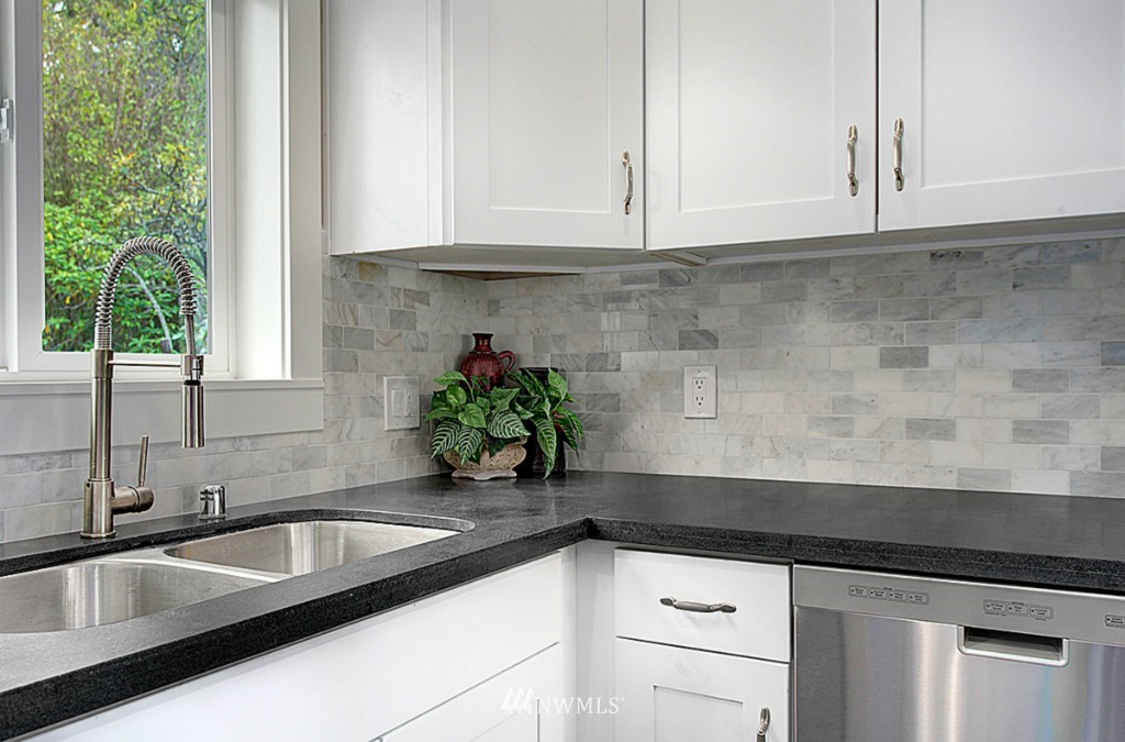 706 North 74th Street Seattle, WA 98103 - Photo 8 of 25 Gallery Image 8