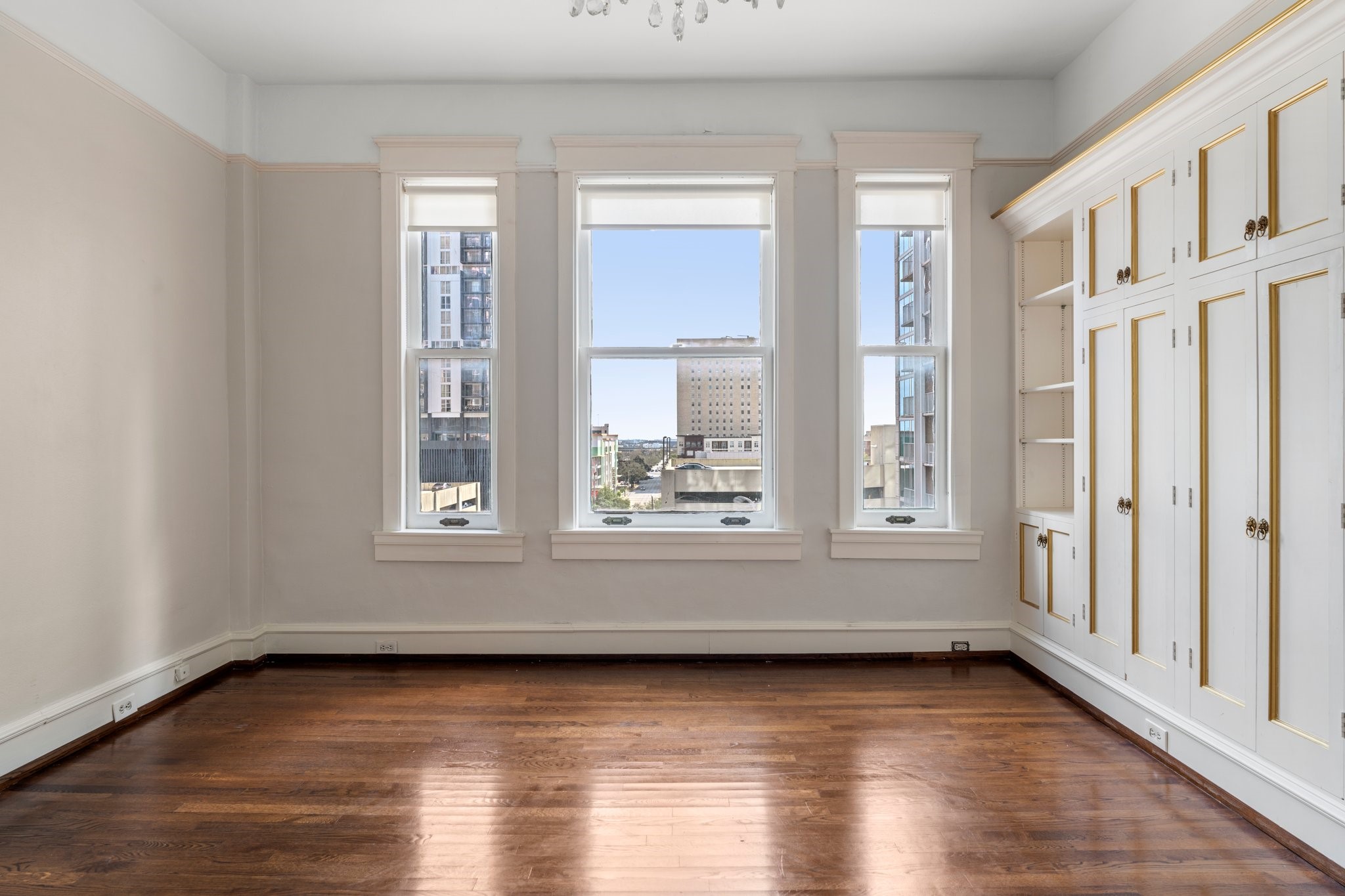 1700 Main Street, Unit 7B Houston, TX 77002 - Photo 29 of 50 a view of an empty room with wooden floor and a window