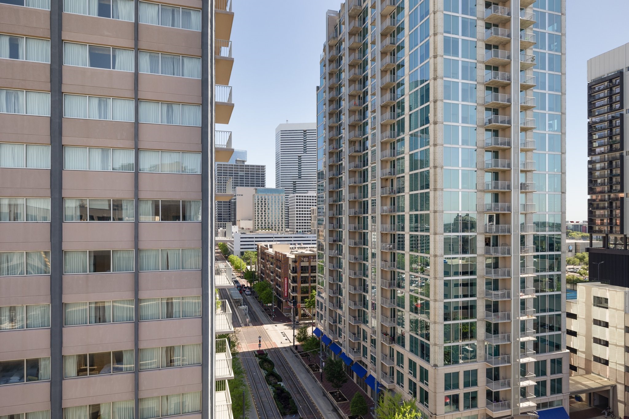 1700 Main Street, Unit 7B Houston, TX 77002 - Photo 49 of 50 a view of a building