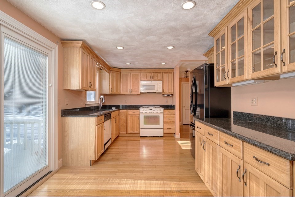 37 Alice Avenue Walpole, MA 02081 - Photo 6 of 25
