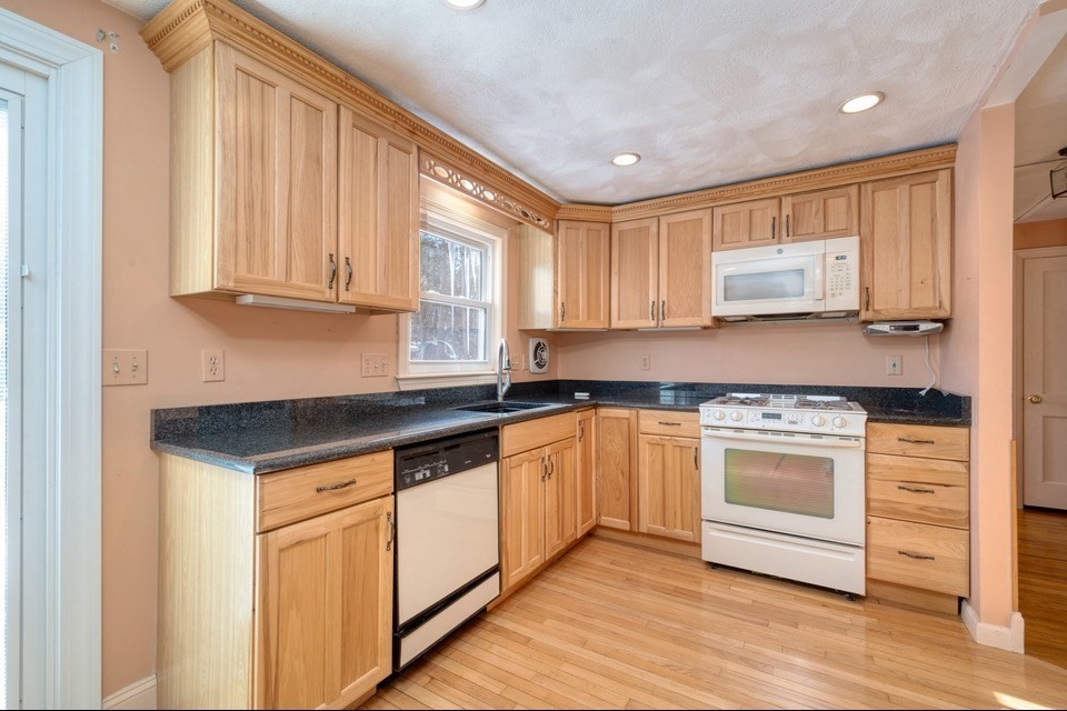 37 Alice Avenue Walpole, MA 02081 - Photo 8 of 25