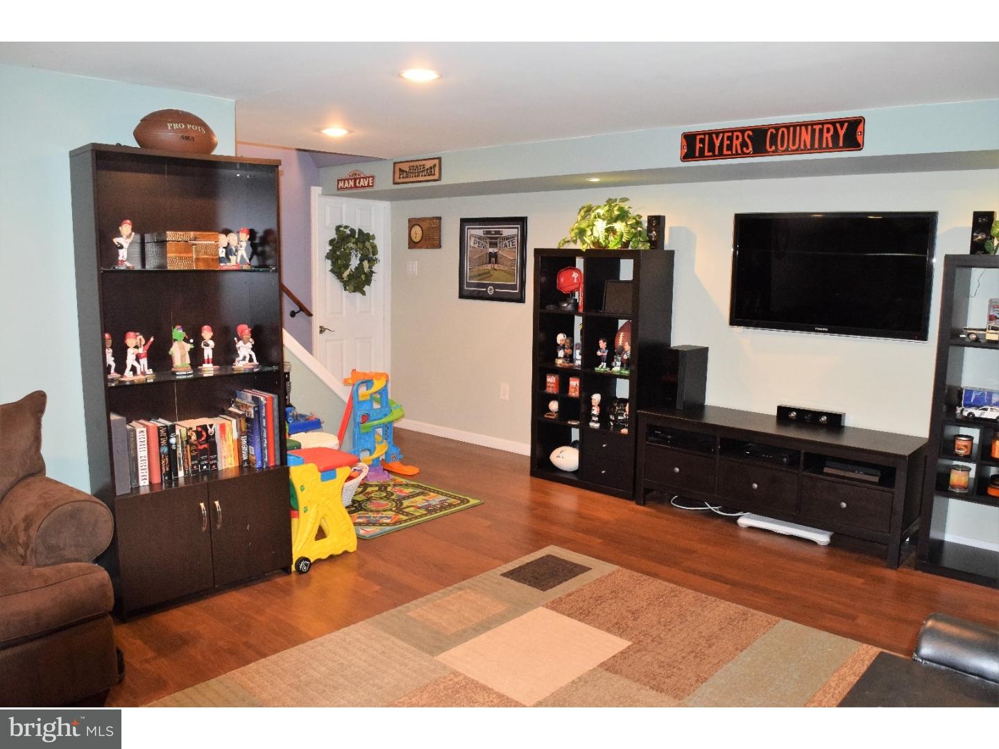 12600 Chilton Road Philadelphia, PA 19154 - Photo 18 of 25 Family Room