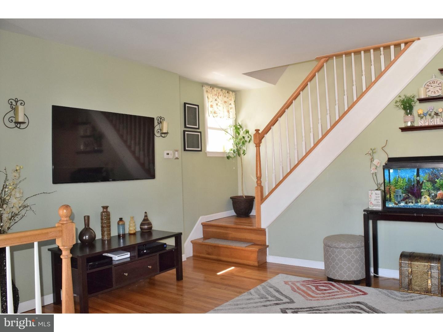 12600 Chilton Road Philadelphia, PA 19154 - Photo 3 of 25 Living Room