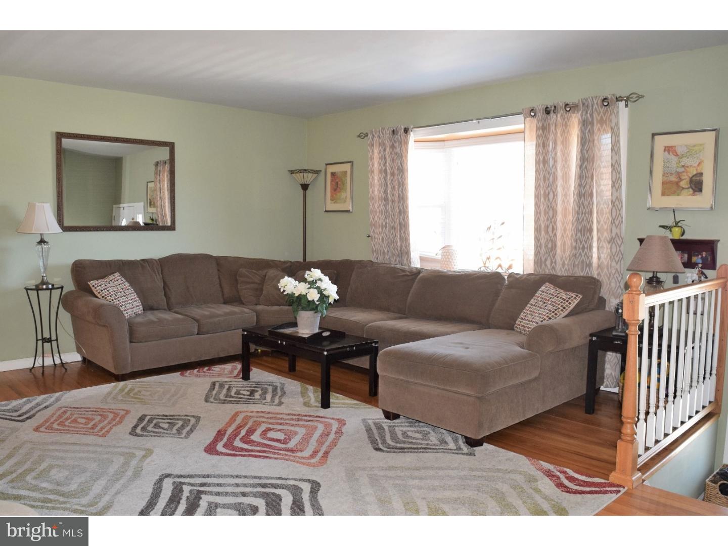 12600 Chilton Road Philadelphia, PA 19154 - Photo 5 of 25 Living Room