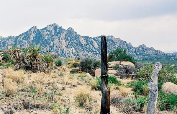 a view of a houses with a yard