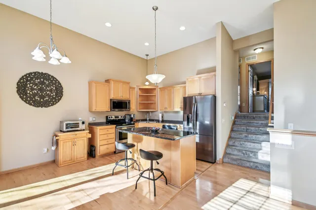 $340,000 | 3114 Frontier Drive, Woodbury, MN 55129