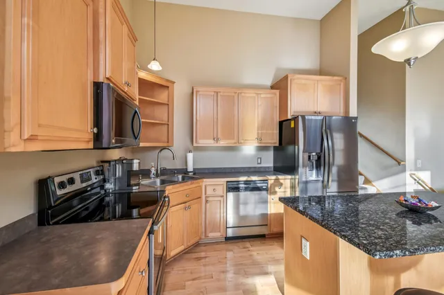 $340,000 | 3114 Frontier Drive, Woodbury, MN 55129