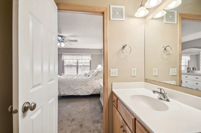 $340,000 | 3114 Frontier Drive, Woodbury, MN 55129