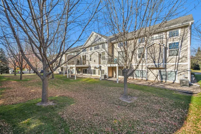 $340,000 | 3114 Frontier Drive, Woodbury, MN 55129