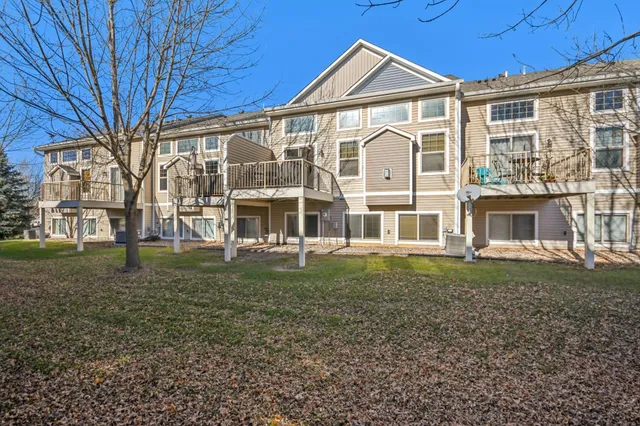 $340,000 | 3114 Frontier Drive, Woodbury, MN 55129