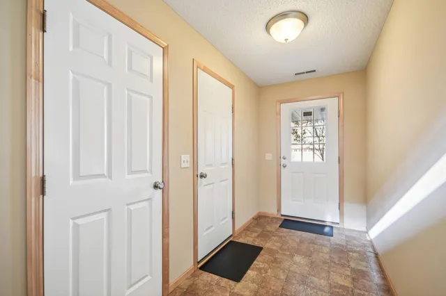 $340,000 | 3114 Frontier Drive, Woodbury, MN 55129