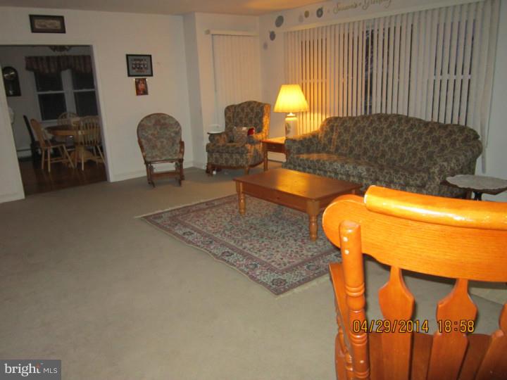 1551 Monroeville Road Monroeville, NJ 08343 - Photo 3 of 11 Living Room
