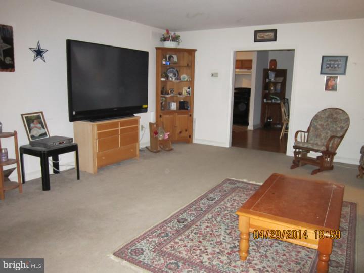 1551 Monroeville Road Monroeville, NJ 08343 - Photo 4 of 11 Living Room