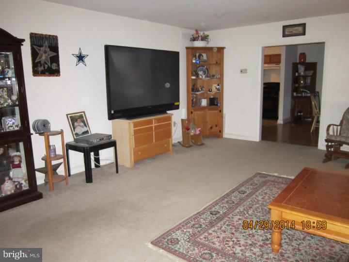 1551 Monroeville Road Monroeville, NJ 08343 - Photo 5 of 11 Living Room