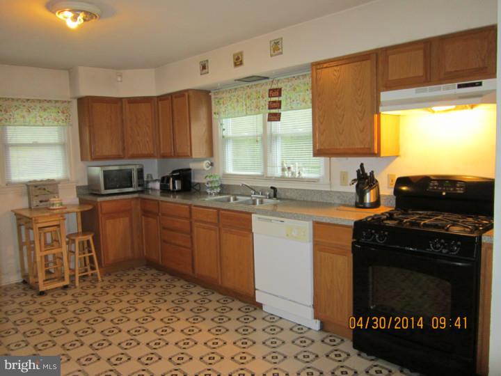 1551 Monroeville Road Monroeville, NJ 08343 - Photo 9 of 11 Kitchen