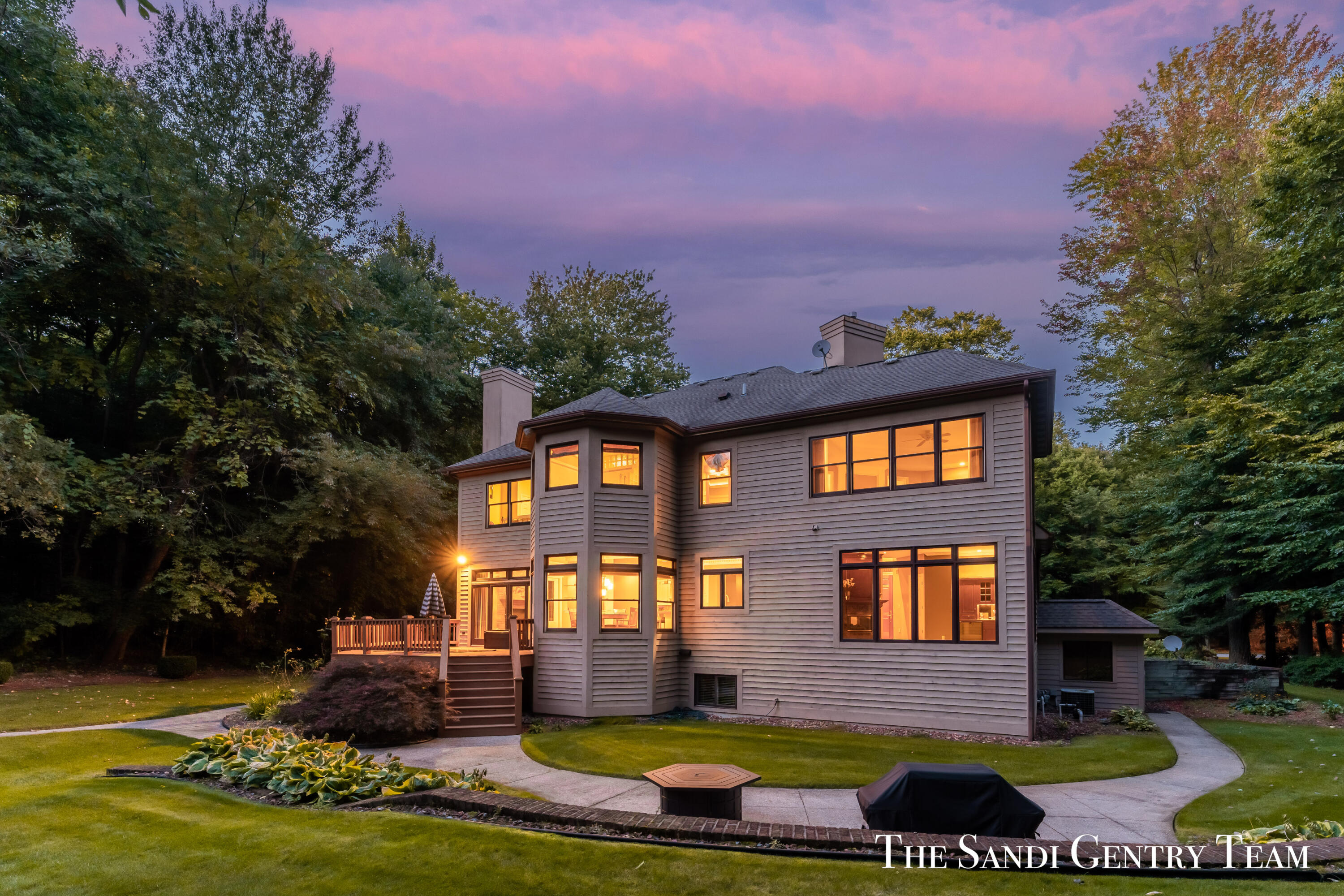 19065 Elizabeth Court Spring Lake, MI 49456 - Photo 8 of 86 twilight0009