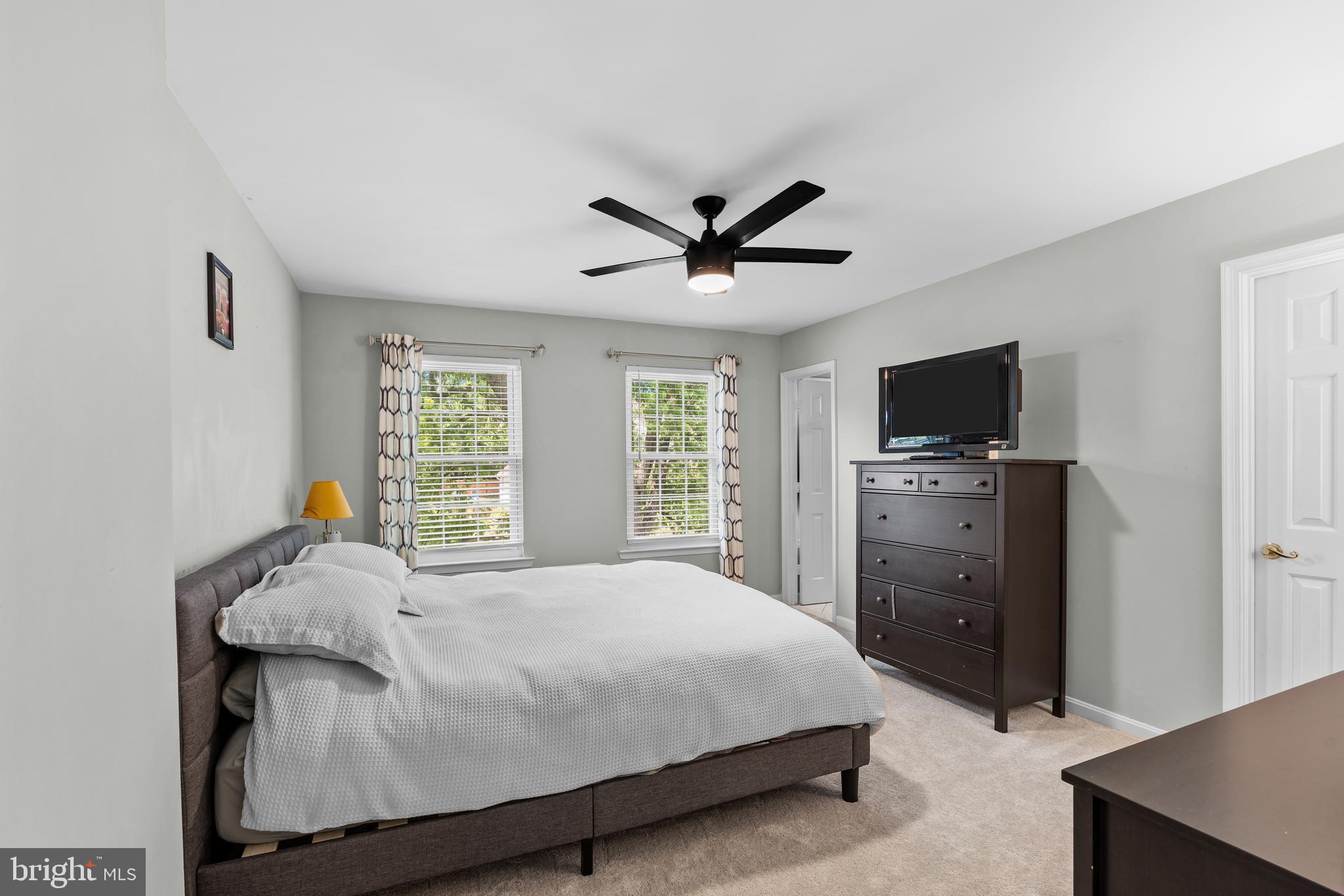 316 Silver Ridge Drive Sterling, VA 20164 - Photo 10 of 29