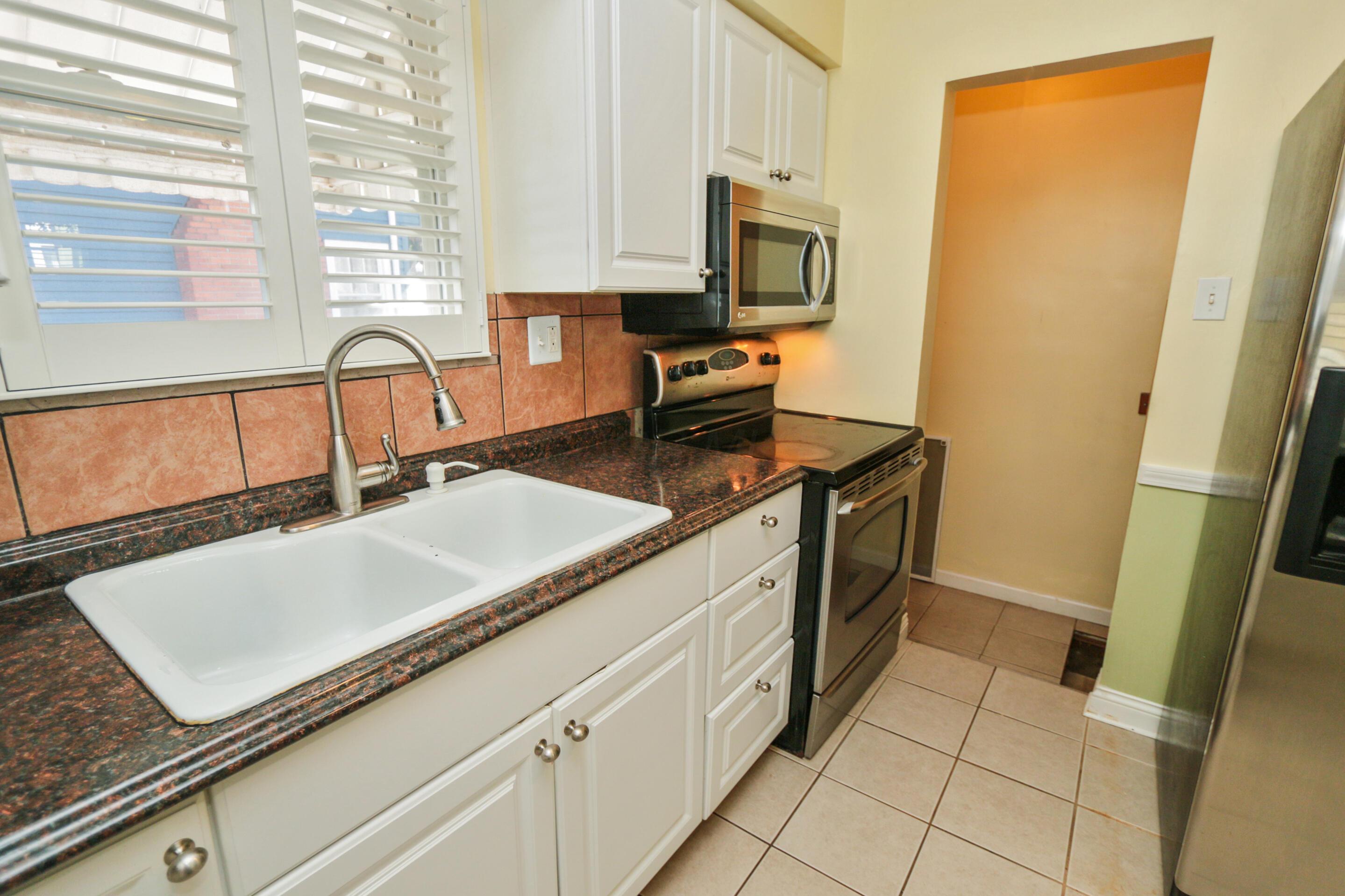 148 Demorest Road Columbus, OH 43204 - Photo 14 of 44 148 Demorest Ave-11
