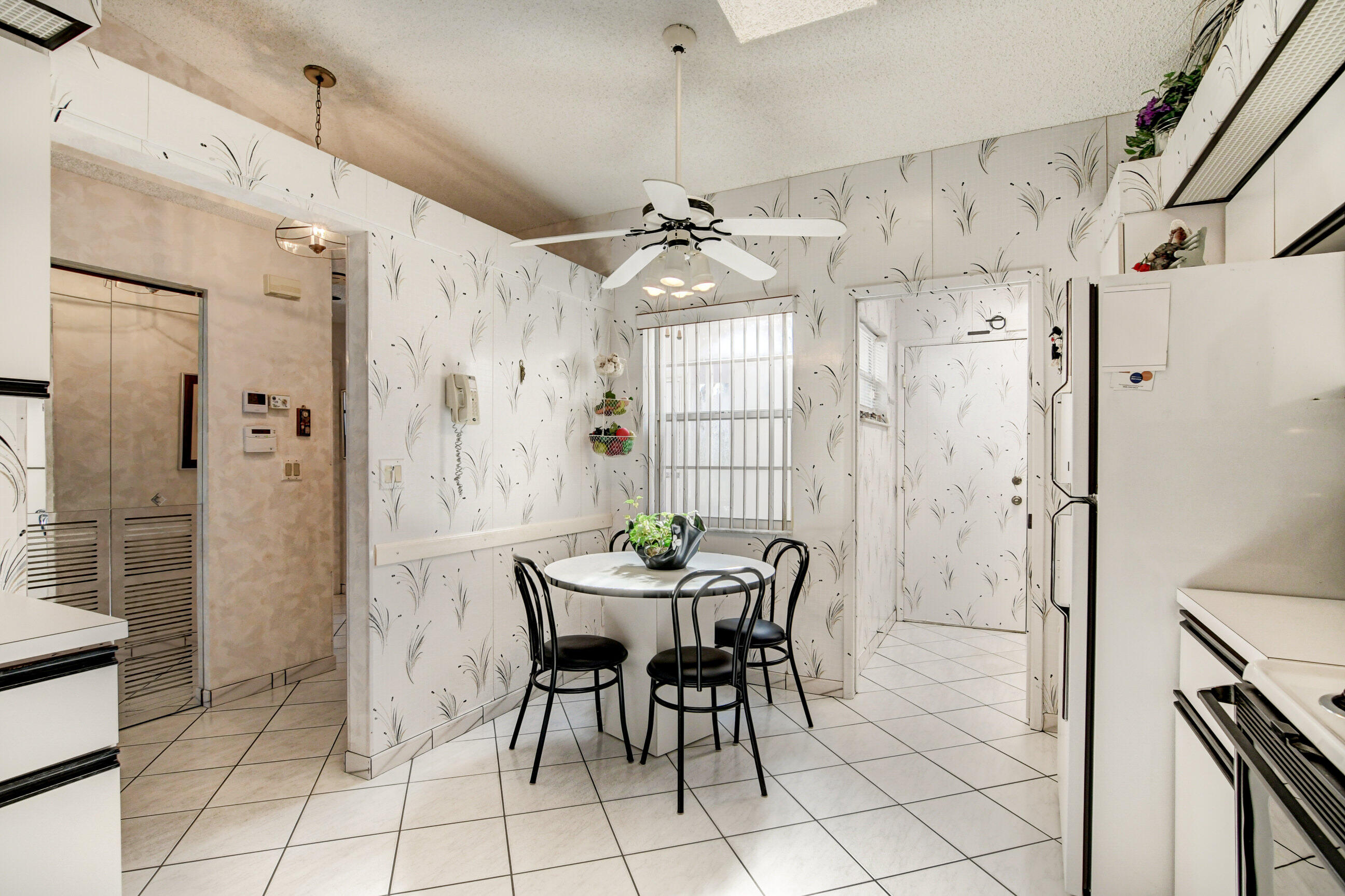 6359 Mill Pointe Circle Delray Beach, FL 33484 - Photo 22 of 57 Eat-In Kitchen