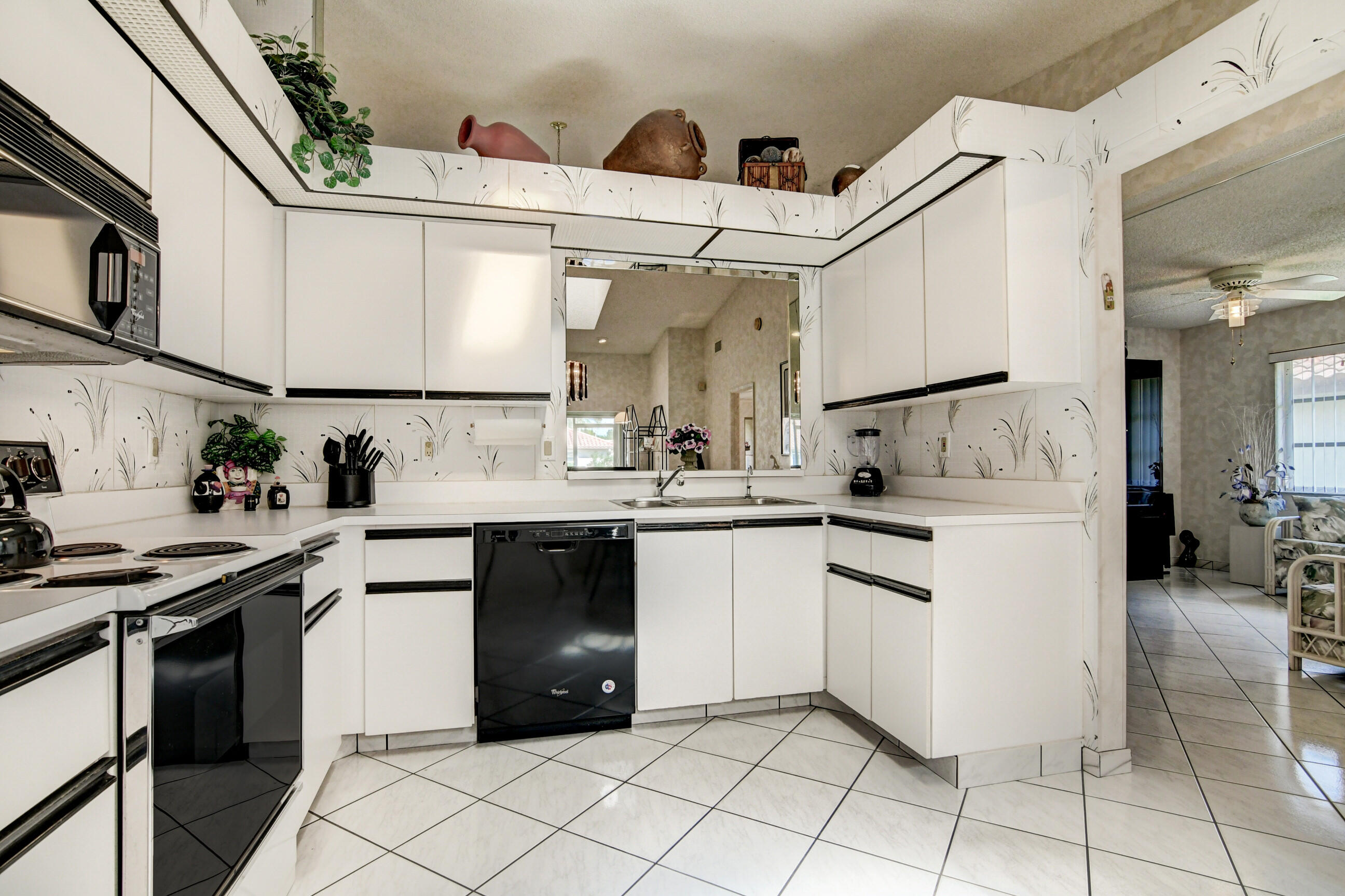 6359 Mill Pointe Circle Delray Beach, FL 33484 - Photo 23 of 57 Super roomy kitchen