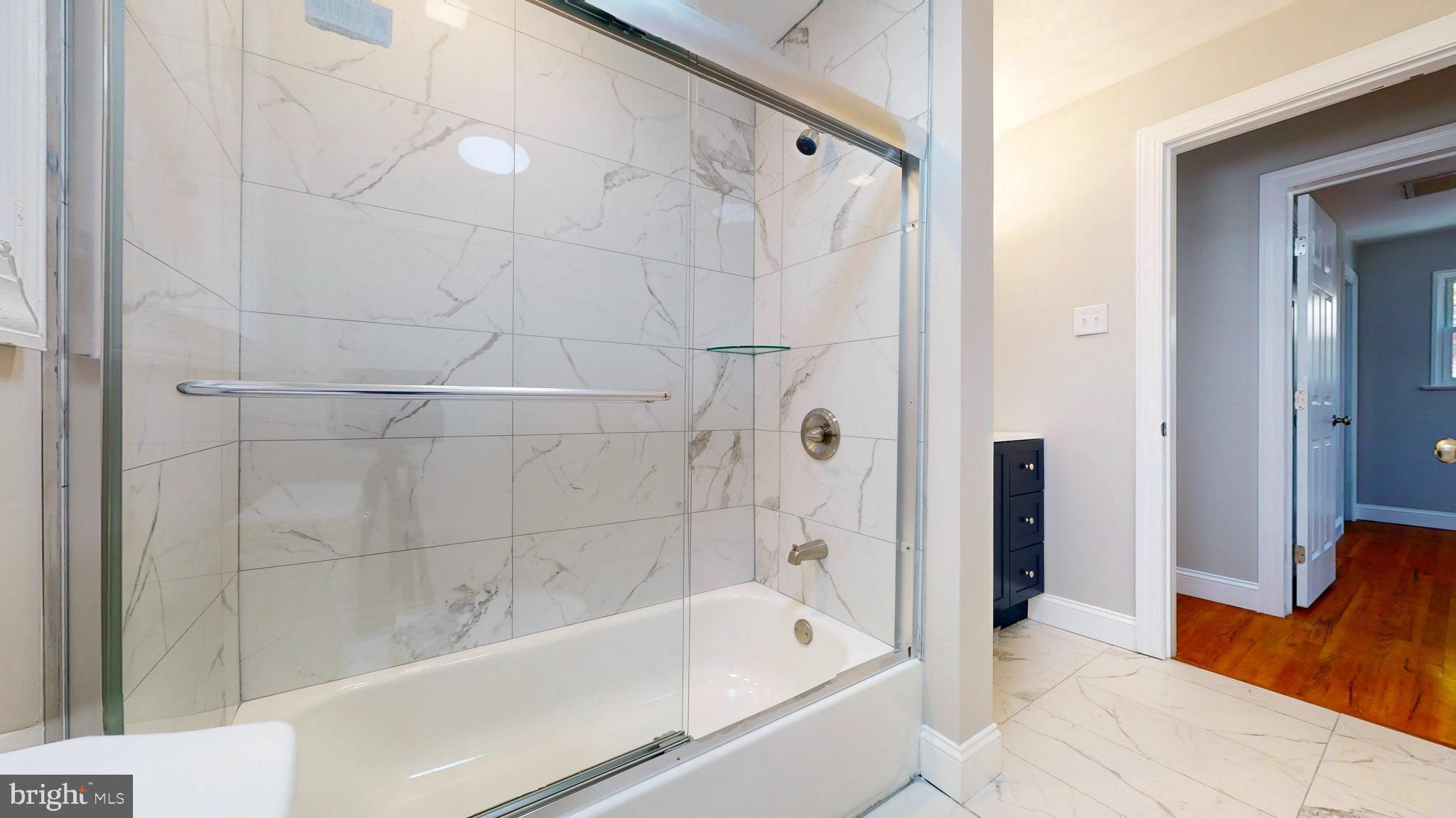 119 East Collings Drive Williamstown, NJ 08094 - Photo 27 of 61 a bathroom with a bathtub and a shower