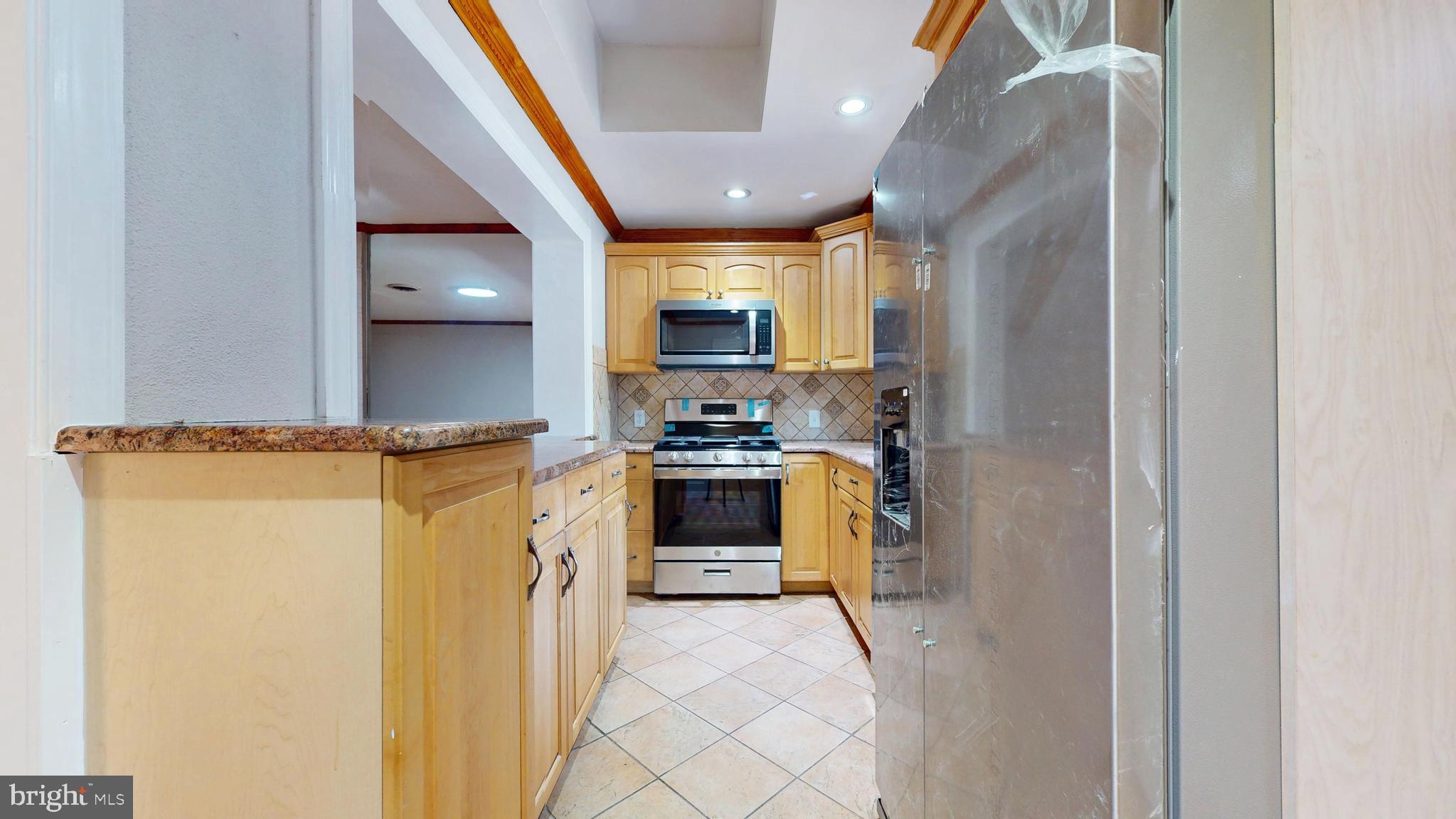 119 East Collings Drive Williamstown, NJ 08094 - Photo 7 of 61 a kitchen with a refrigerator and a stove
