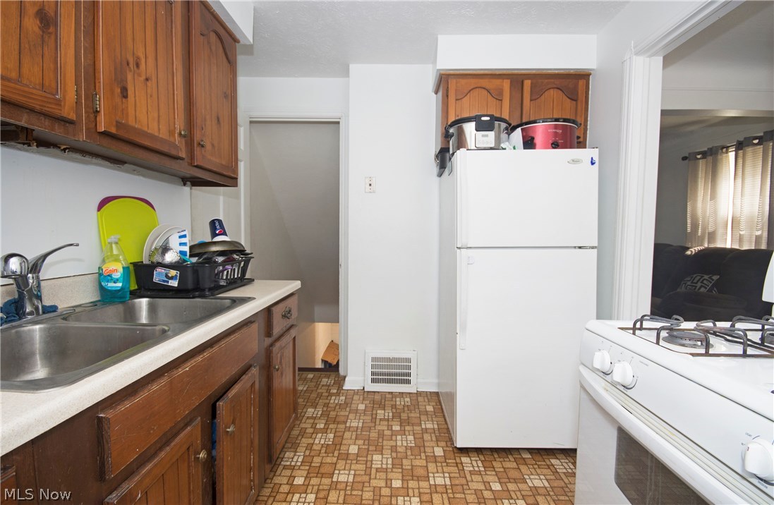4560 Roadoan Road Brooklyn, OH 44144 - Photo 7 of 23