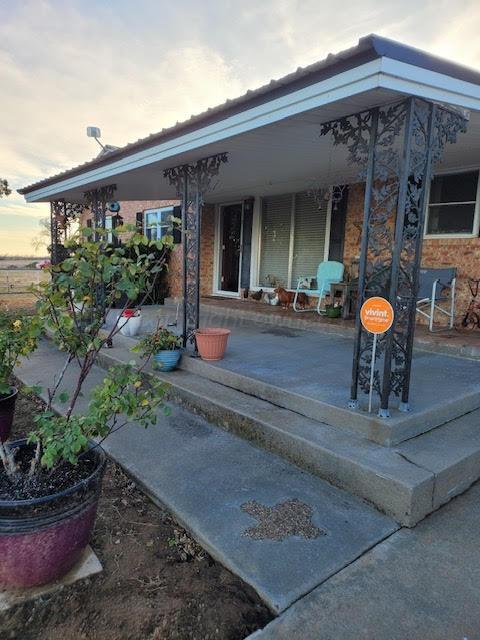 4205 Highway 83 Wellington, TX 79095 - Photo 4 of 52 a front view of house with outdoor seating and green space