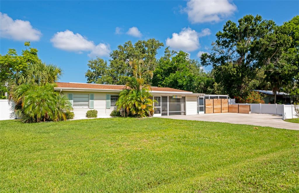 5948 Mirror Lake Road Sarasota, FL 34233 - Photo 4 of 50 a front view of a house with a garden