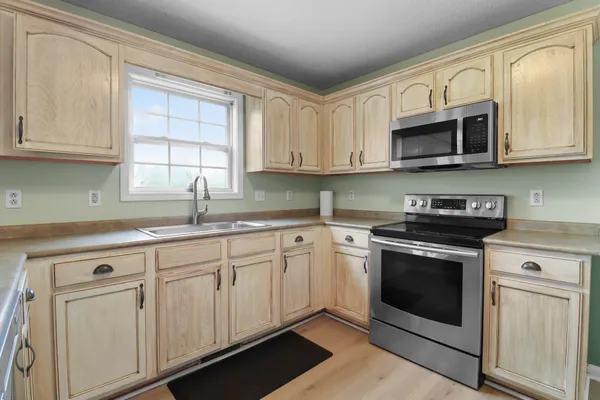 $1,895 | 934 Hedge Apple Drive, Clarksville, TN 37040