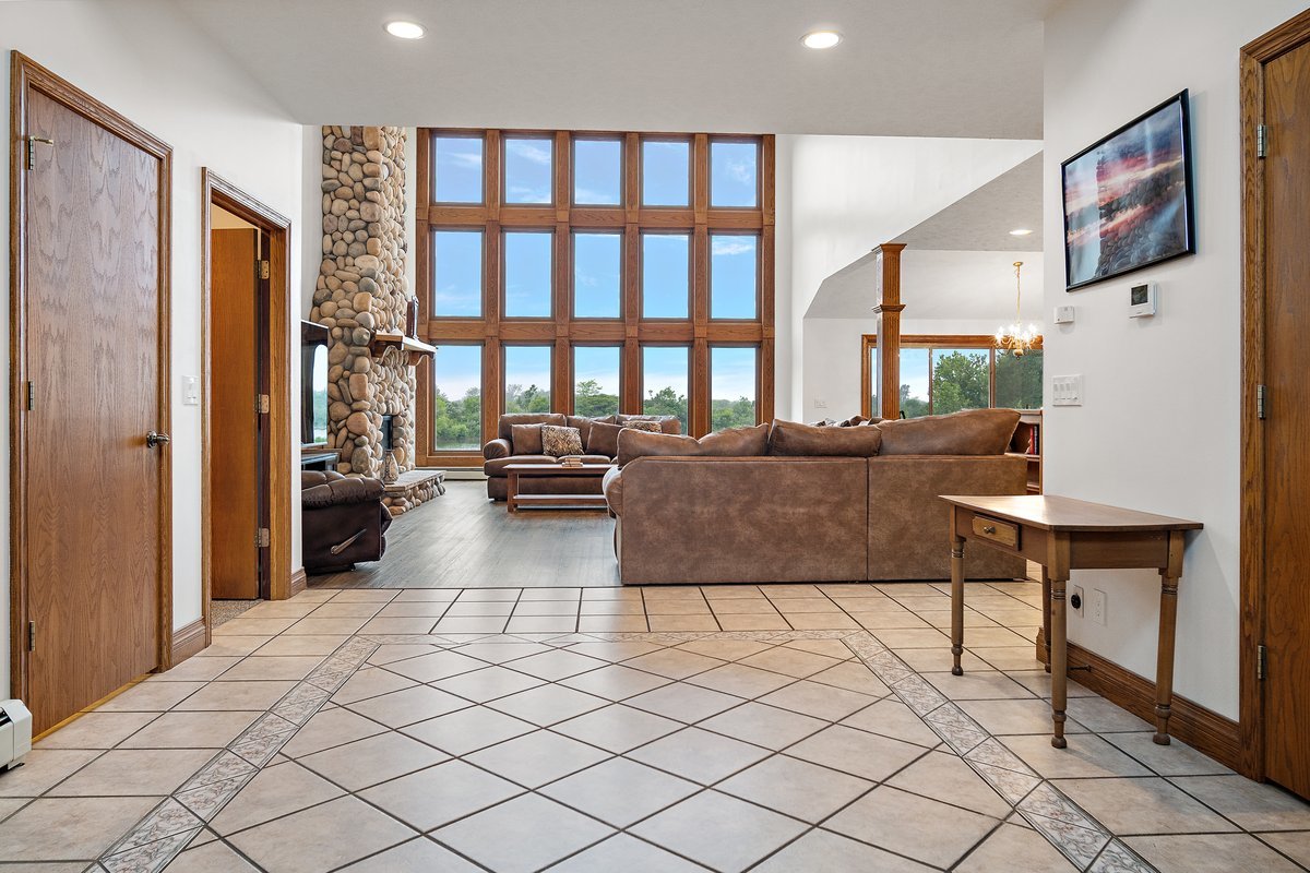10739-451 North 1300 E Road Chenoa, IL 61726 - Photo 12 of 55 a living room with furniture and a large window