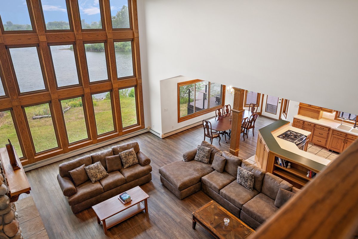 10739-451 North 1300 E Road Chenoa, IL 61726 - Photo 26 of 55 a living room with furniture and a couch