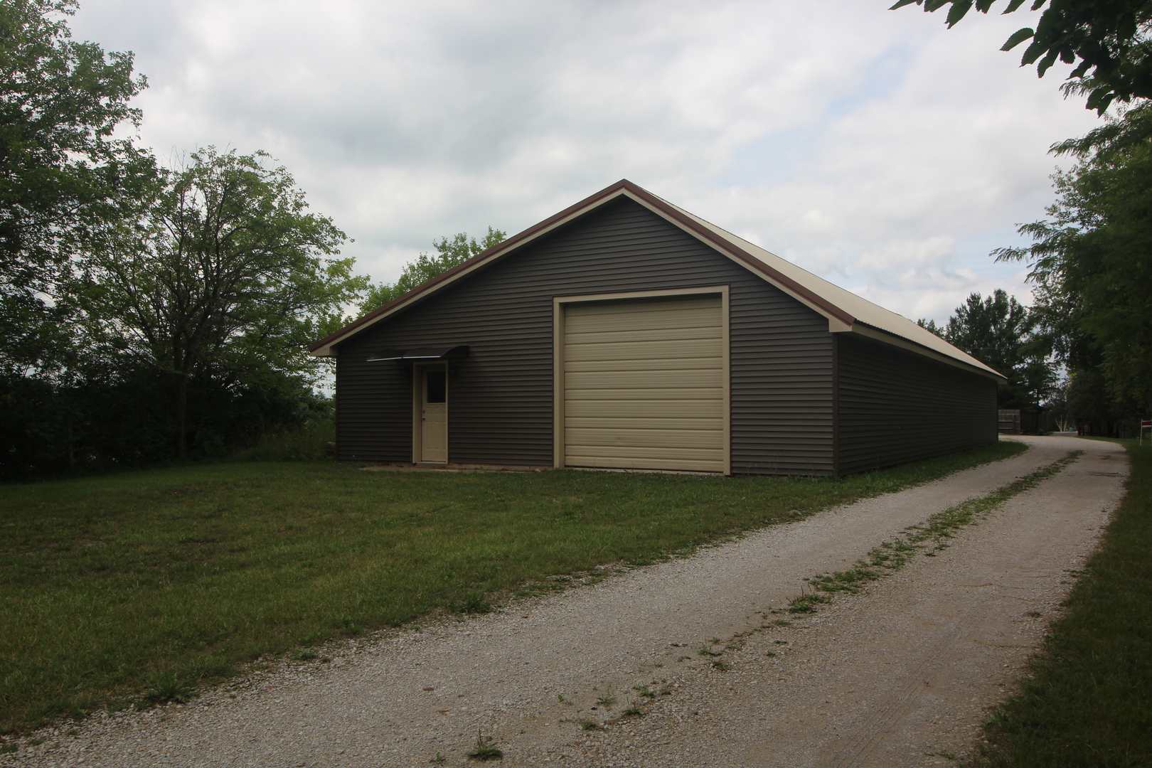 10739-451 North 1300 E Road Chenoa, IL 61726 - Photo 46 of 55 a front view of house with yard
