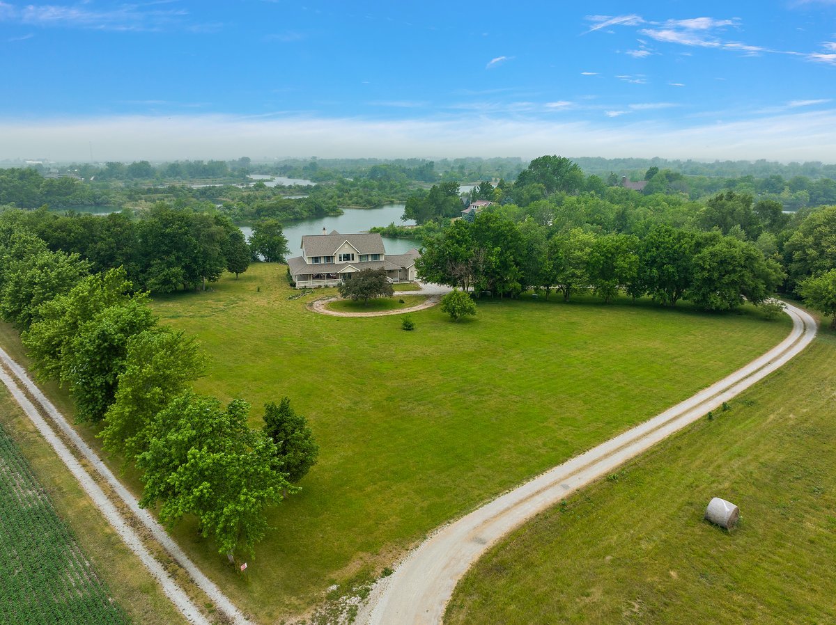 10739-451 North 1300 E Road Chenoa, IL 61726 - Photo 53 of 55 a view of a large court