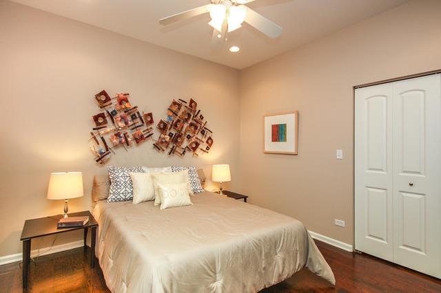 4115 South Drexel Boulevard, Unit 2F Chicago, IL 60653 - Photo 15 of 17 a bedroom with a bed and a lamp
