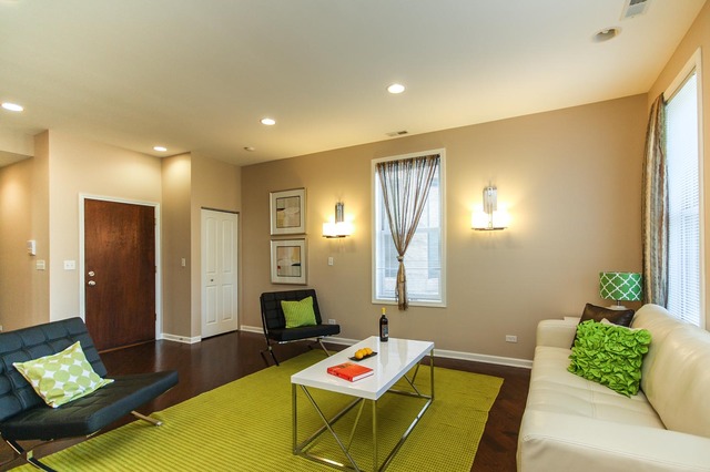 4115 South Drexel Boulevard, Unit 2F Chicago, IL 60653 - Photo 3 of 17 a living room with furniture and a wooden floor