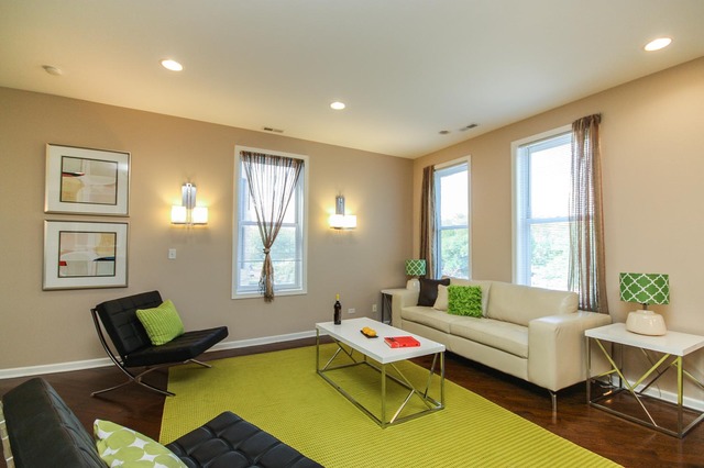 4115 South Drexel Boulevard, Unit 2F Chicago, IL 60653 - Photo 4 of 17 a living room with furniture and a window