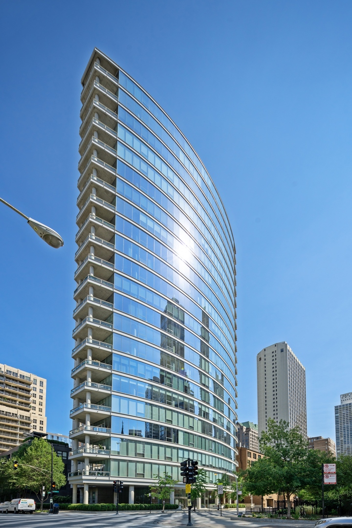 30 West Oak Street, Unit 10B Chicago, IL 60610 - Photo 1 of 27