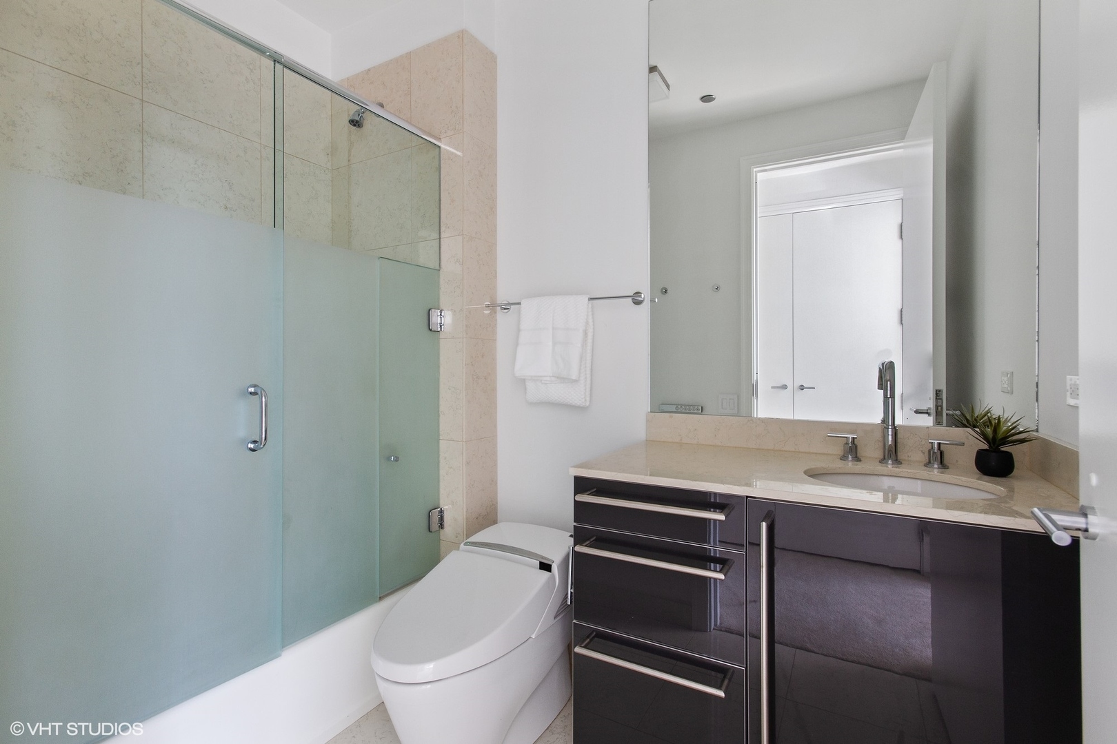 30 West Oak Street, Unit 10B Chicago, IL 60610 - Photo 21 of 27