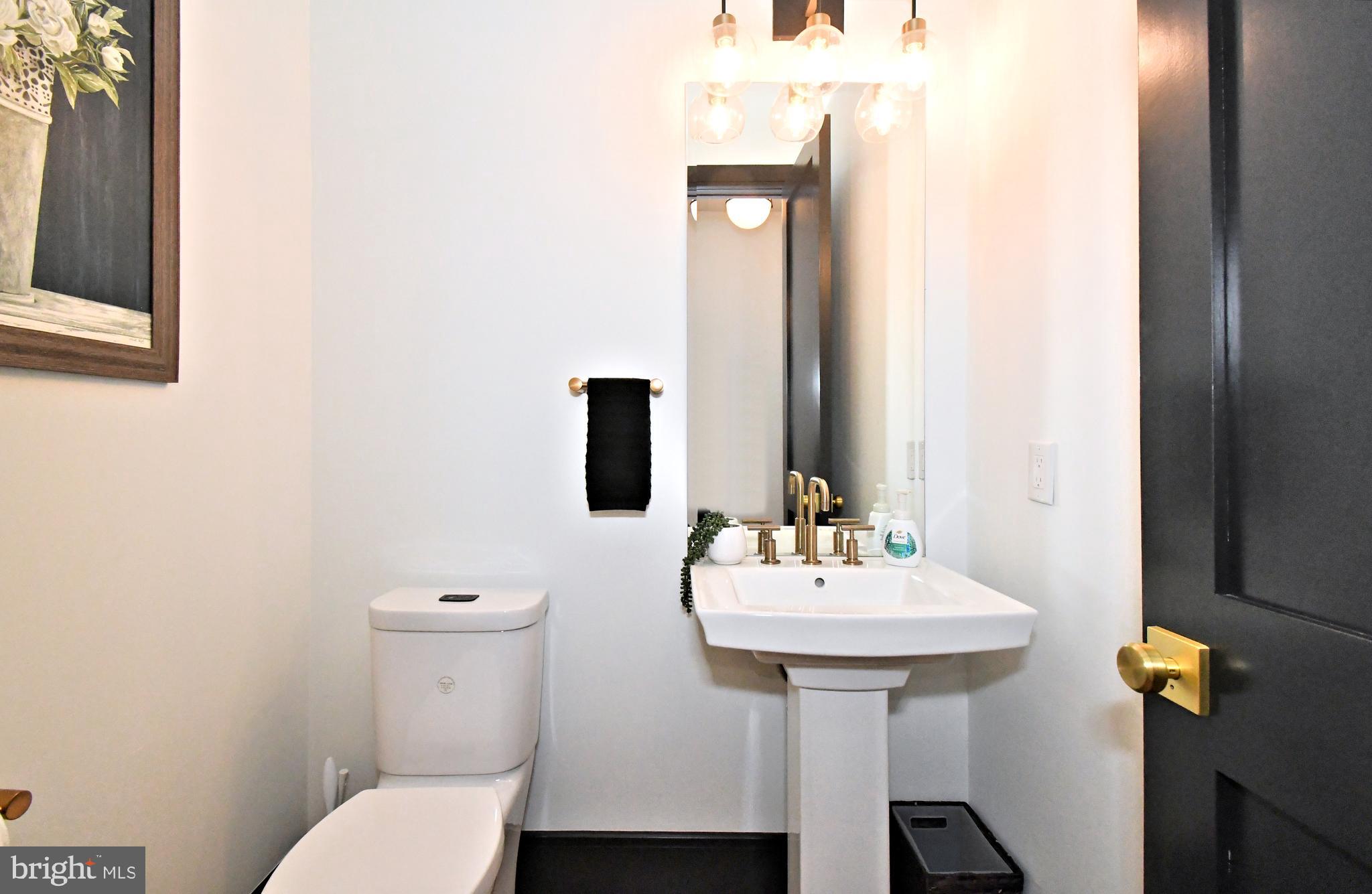 10 Richards Way Ambler, PA 19002 - Photo 28 of 73 a bathroom with a sink toilet and mirror