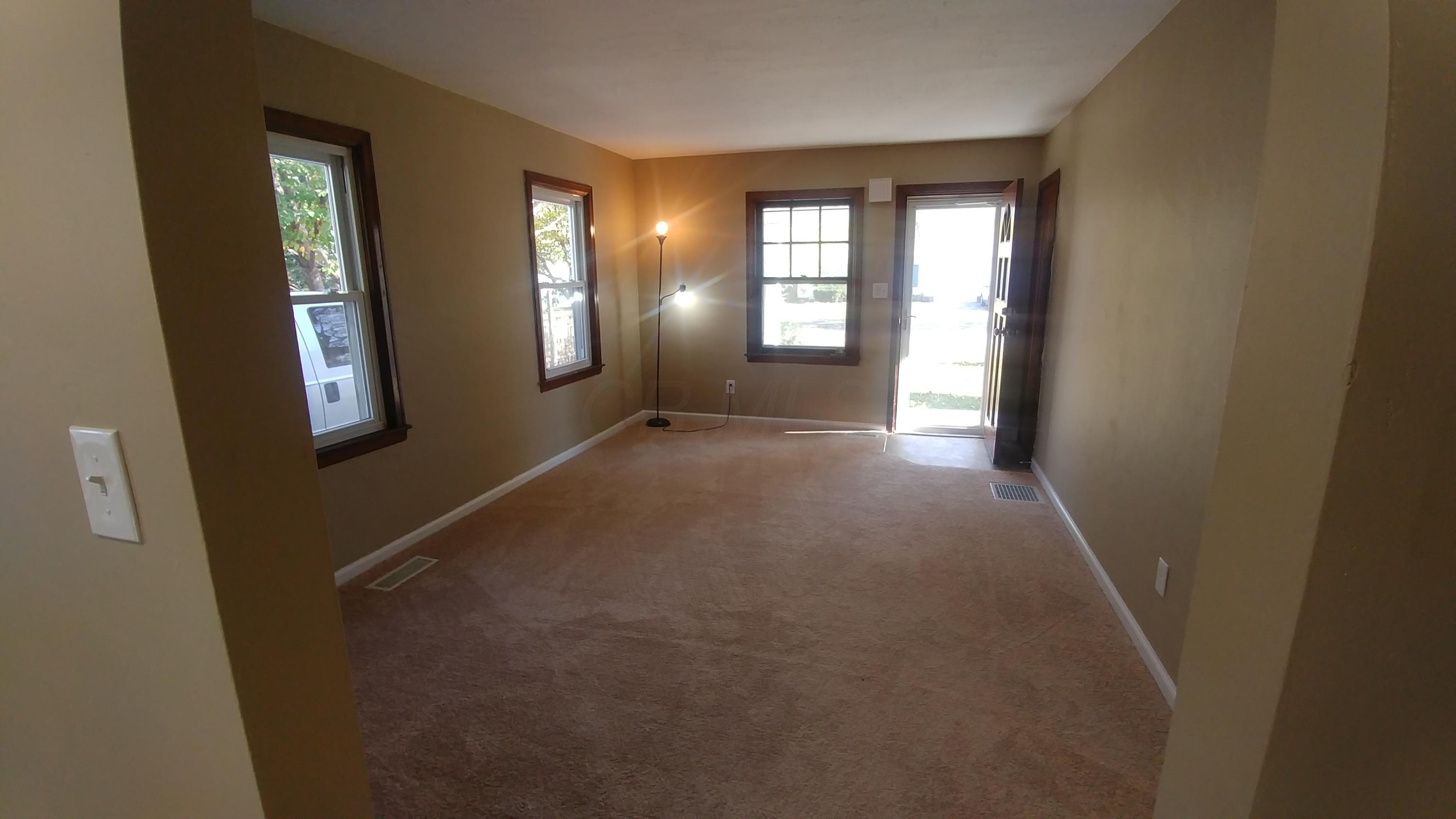 533 Elaine Road Whitehall, OH 43213 - Photo 3 of 17 Gallery Image 3