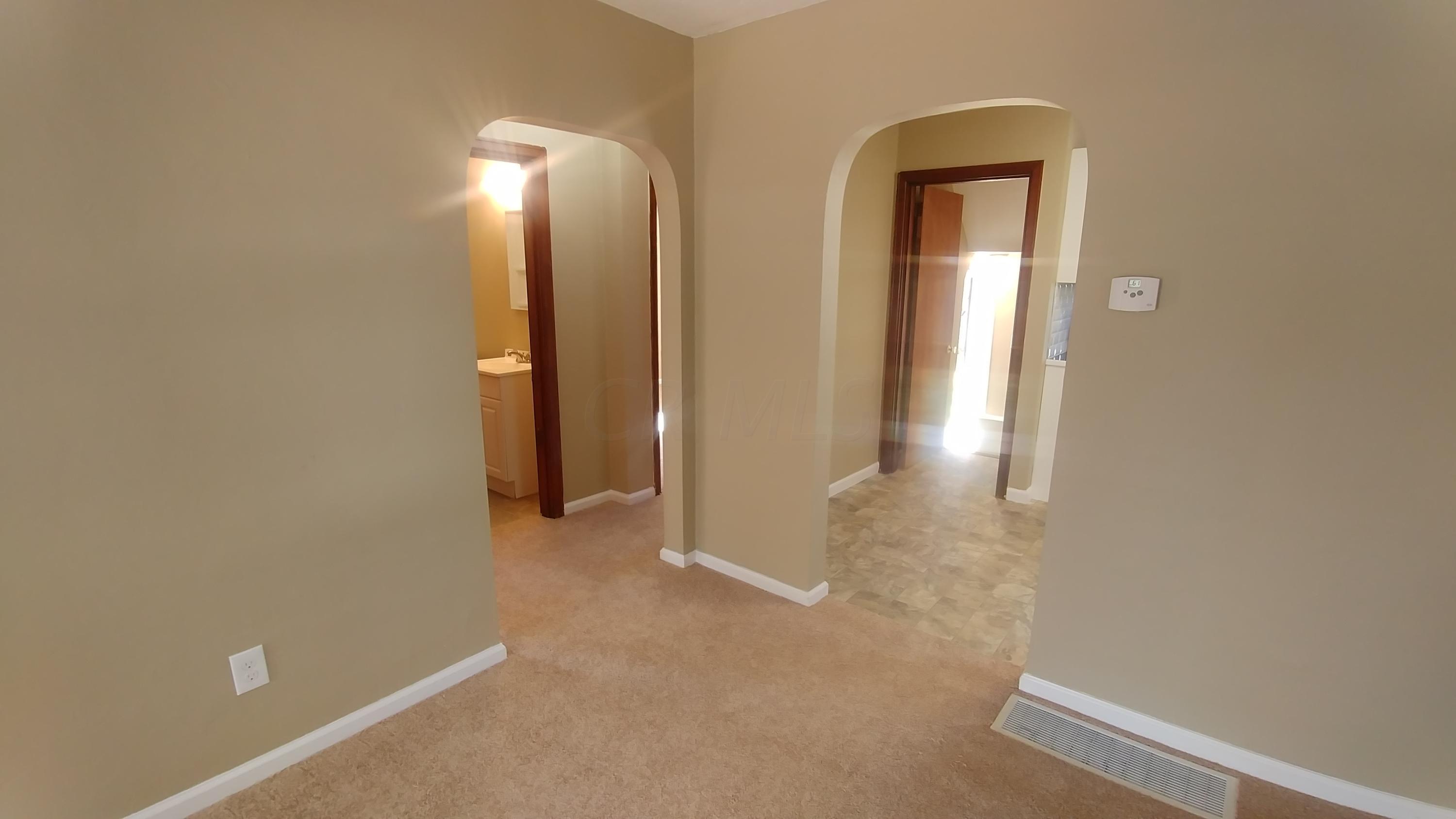 533 Elaine Road Whitehall, OH 43213 - Photo 4 of 17 Gallery Image 4