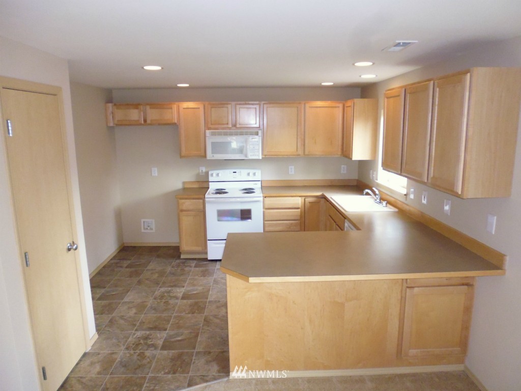 3902 152nd Place Southeast Bothell, WA 98012 - Photo 11 of 19