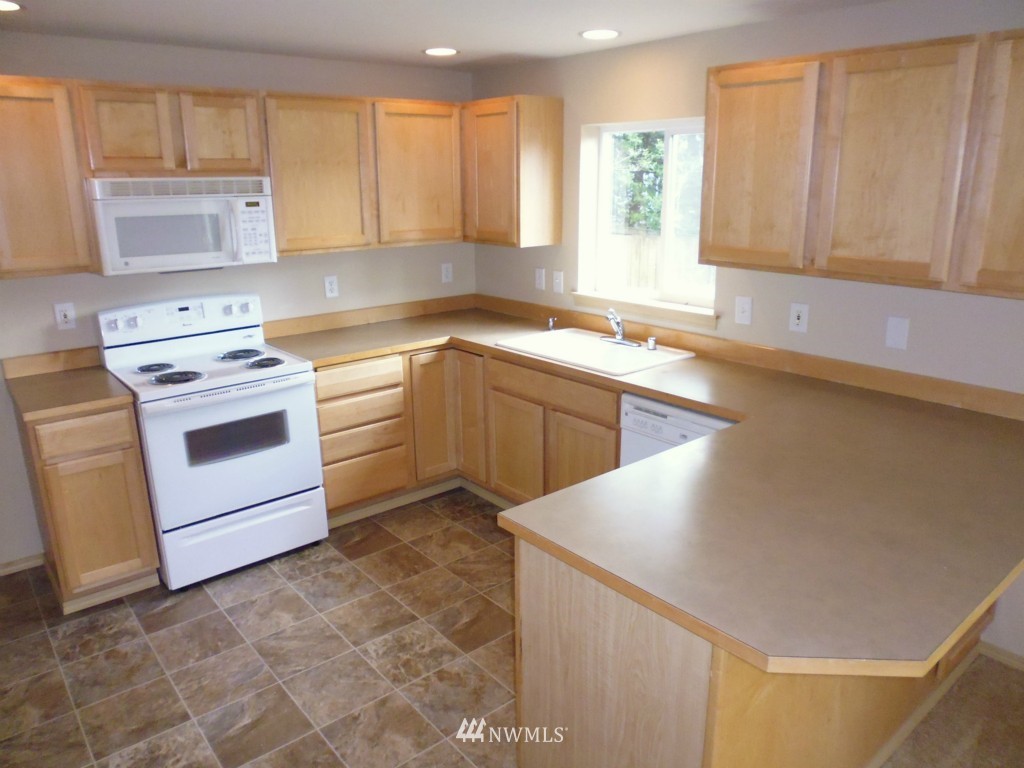 3902 152nd Place Southeast Bothell, WA 98012 - Photo 12 of 19