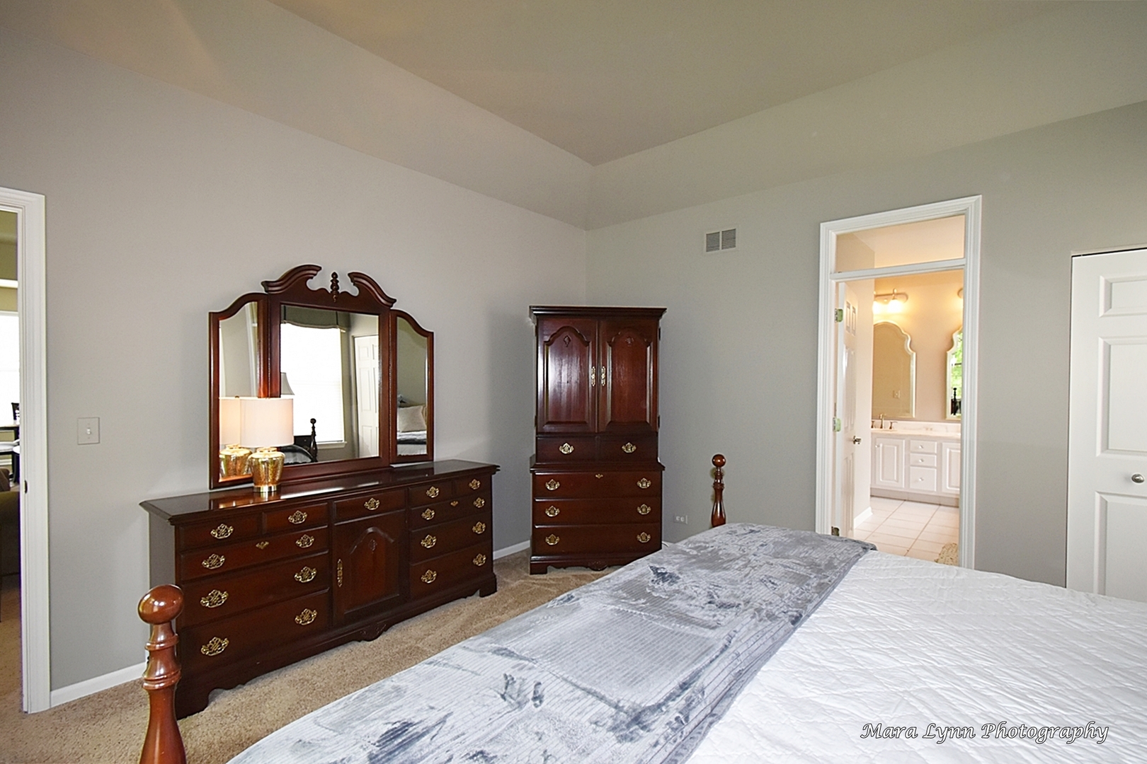 714 Viewpointe Drive St. Charles, IL 60174 - Photo 13 of 31 a bedroom with a bed and a dresser